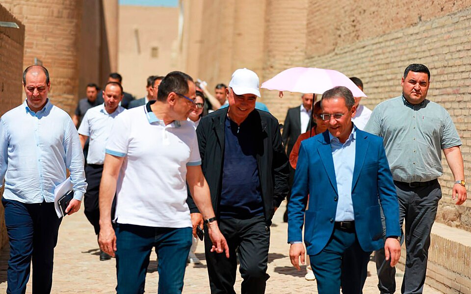 Fayl:Joʻrabek Rahimov and Adkham Ikramov.jpg