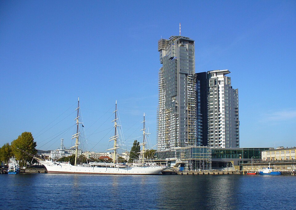 Fayl:POL.Gdynia.SeaTowers.DarPomorza.jpg