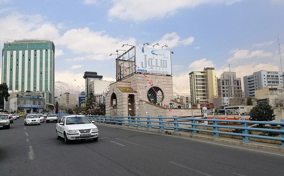 Fayl:Sheikh Bahai Street in Tehran1.jpg