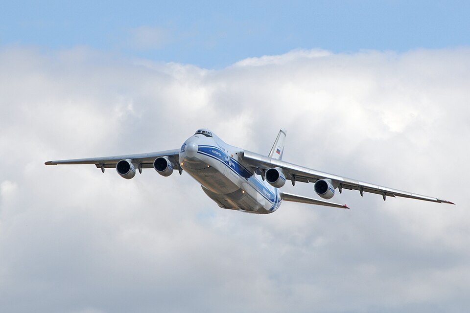 Fayl:Ан-124.jpg