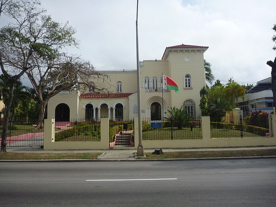Fayl:Embassy of Belarus, Havana.jpg