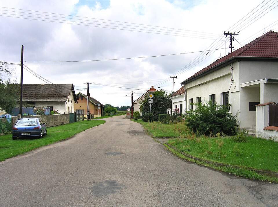 Fayl:Kobylnice, North.jpg