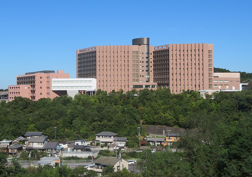 Fayl:Okazaki-City-Hospital-4.jpg