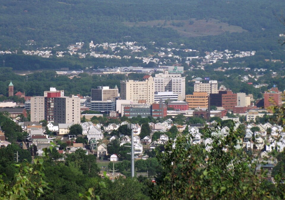 Fayl:Wilkes Barre Downtown.jpg