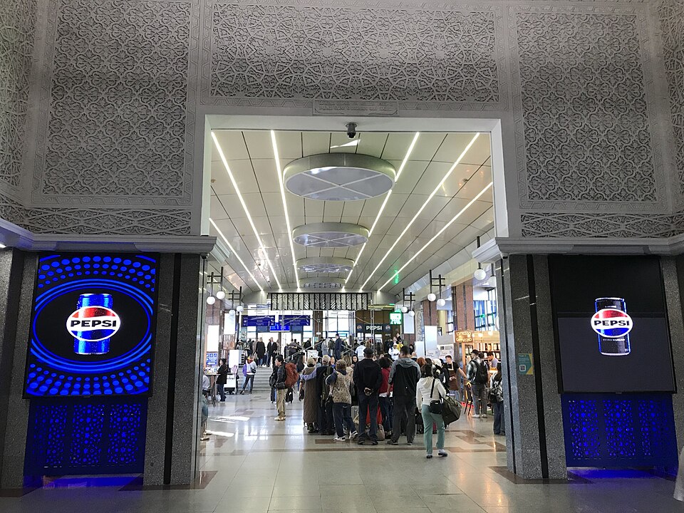 Fayl:タシュケント駅の駅構内.jpg
