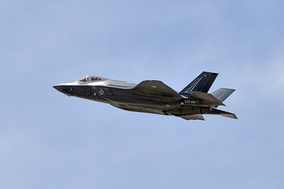 Fayl:A35-001 in flight.jpg