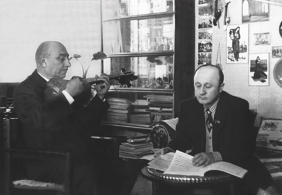 Fayl:Bahram Mansurov and Fikret Amirov.jpg