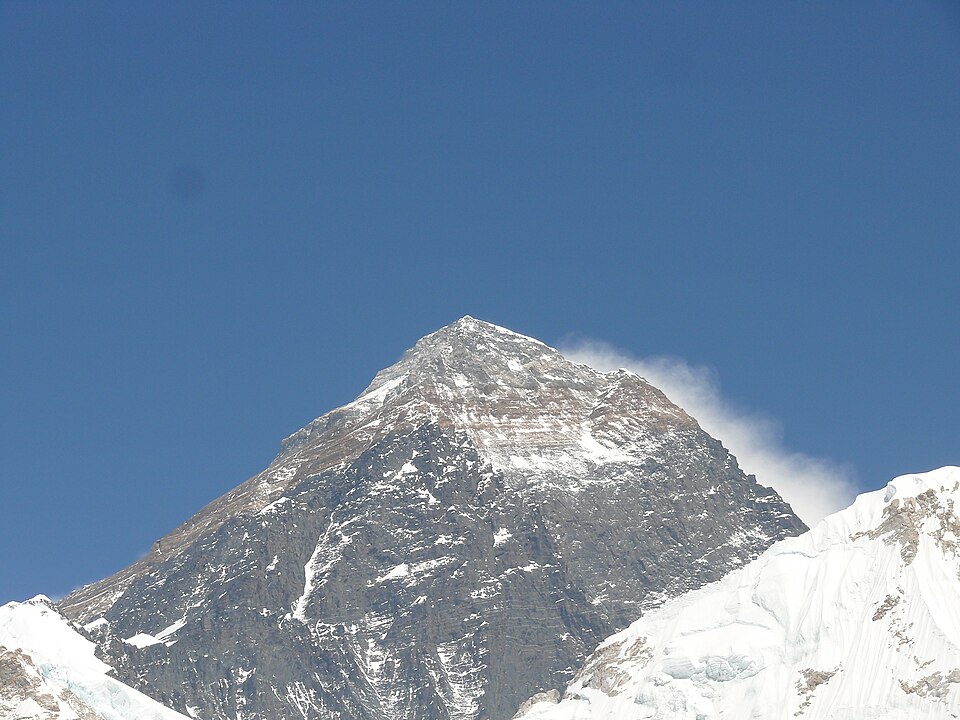 Fayl:Everest view from Kal Patther.jpg