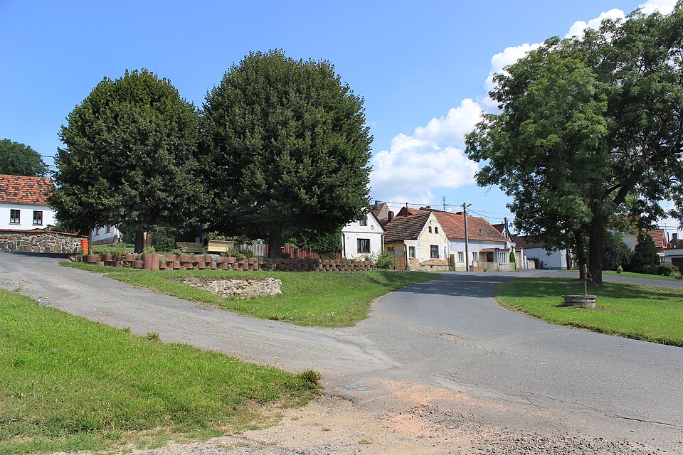 Fayl:Hlohová, north common.jpg