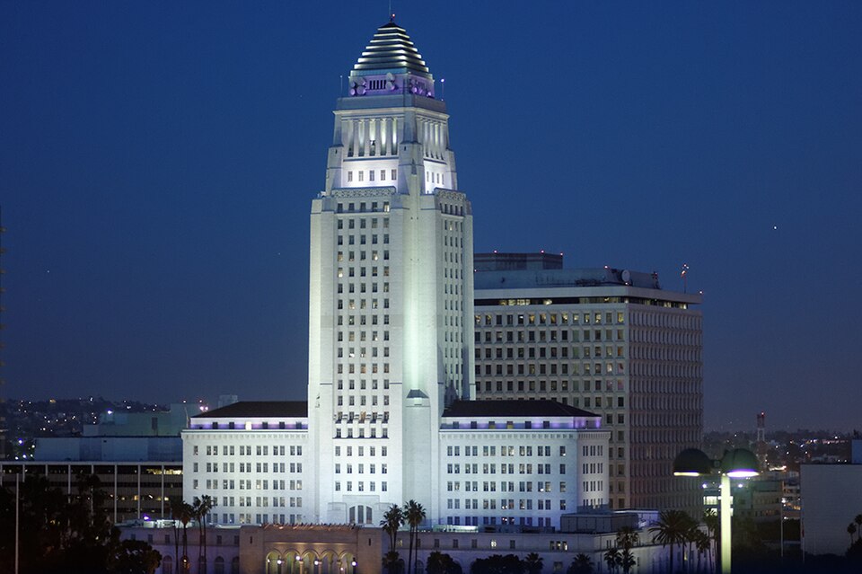 Fayl:Los Angeles City Hall 2013.jpg