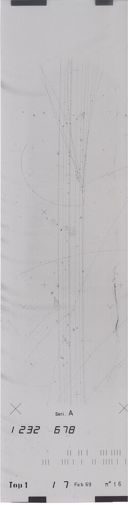 Fayl:Recording bubble chamber.jpg