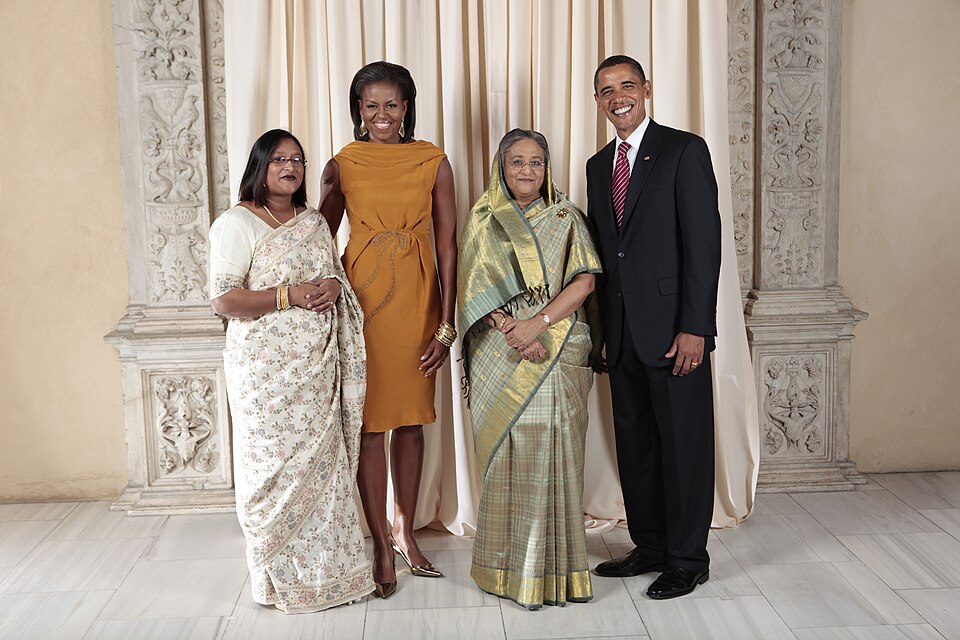 Fayl:Sheikh Hasina with Obamas.jpg