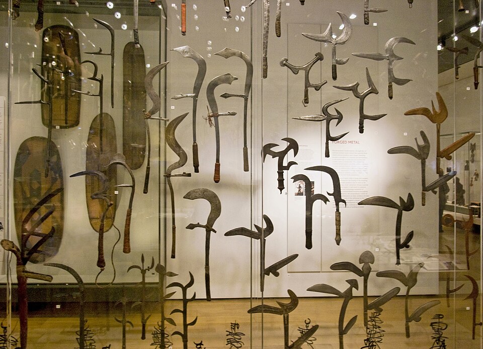 Fayl:African throwing knives.jpg