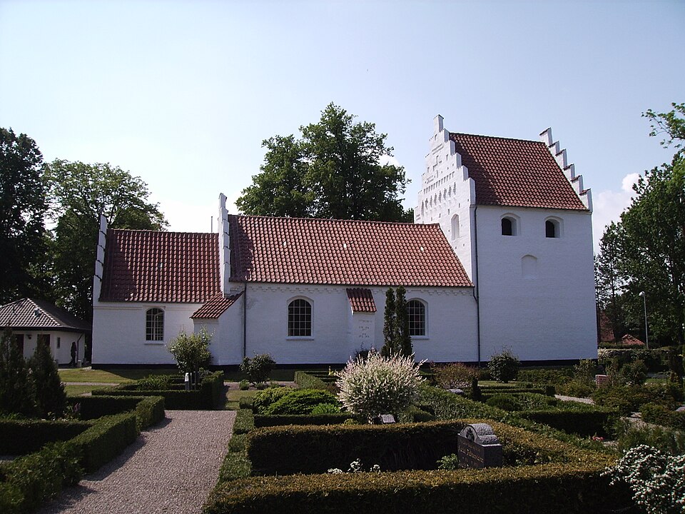 Fayl:Agedrup Kirke fra nordoest.jpg