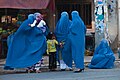 Hirotdagi burqa kiygan ayollar guruhi