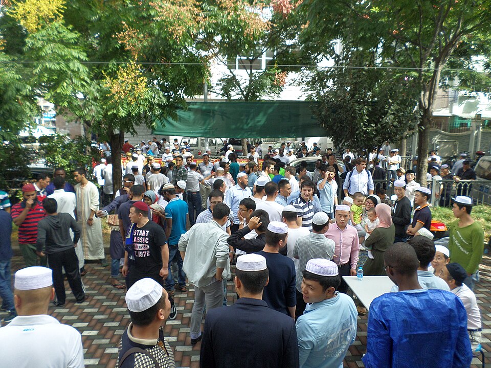 Fayl:Jiangwan Mosque - Eid Al-Adha.JPG