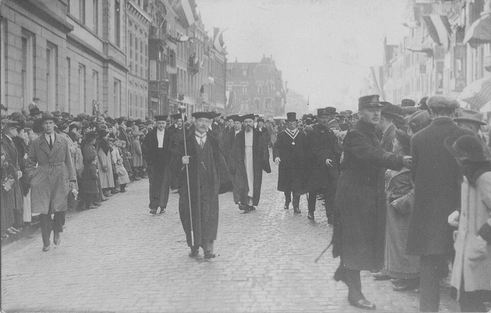 Fayl:Opening RKUN 1923.jpg
