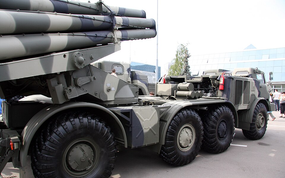 Fayl:9K57 Uragan 3.jpg