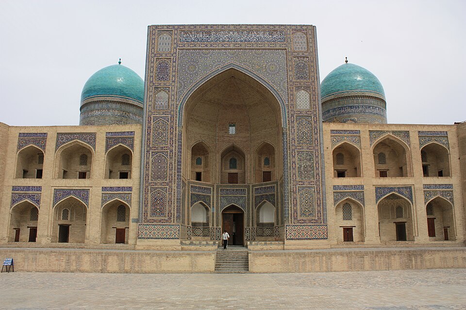 Fayl:Bukhara, Mir-i-Arab Medressa (6234380319).jpg