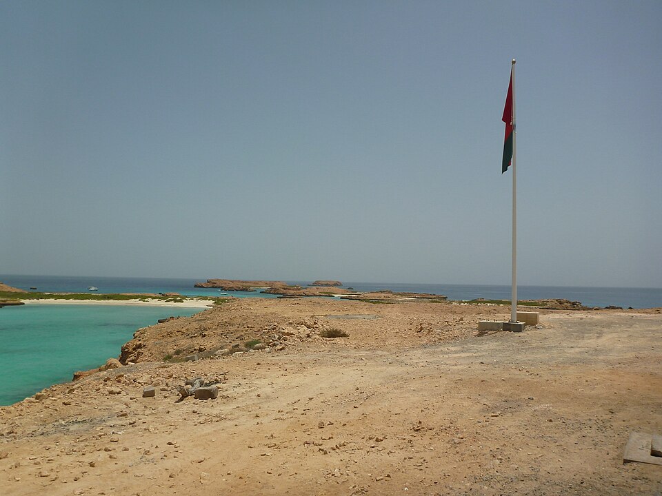 Fayl:Dimaniyat Islands 2.jpg