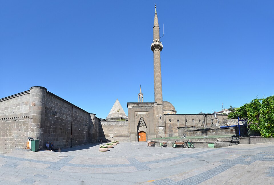 Fayl:Hunat Hatun Külliyesi.jpg