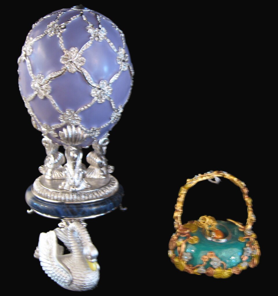 Fayl:Swan egg - replica.jpg