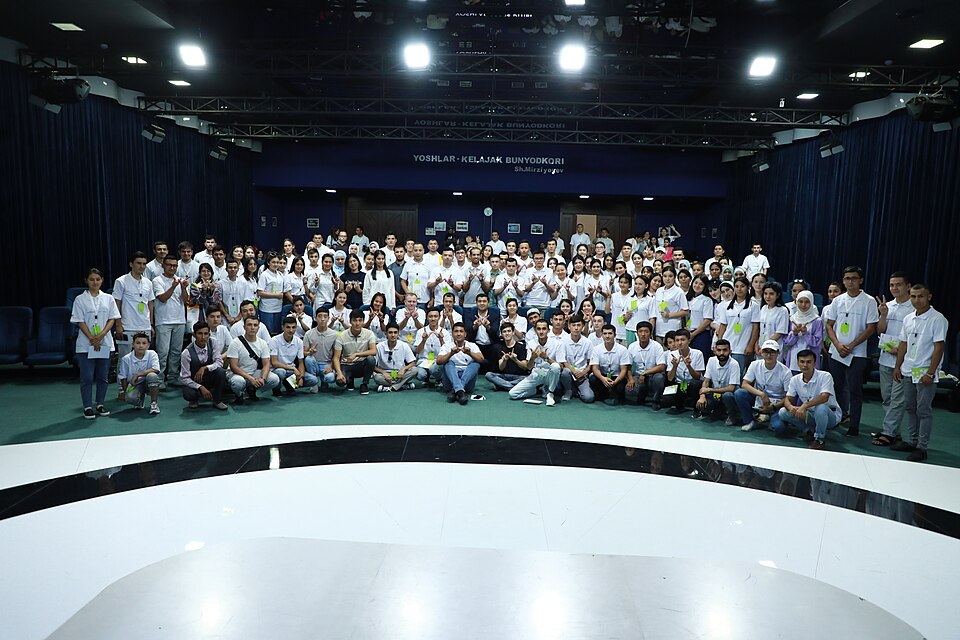 Fayl:WikiOromgoh group photo.jpg