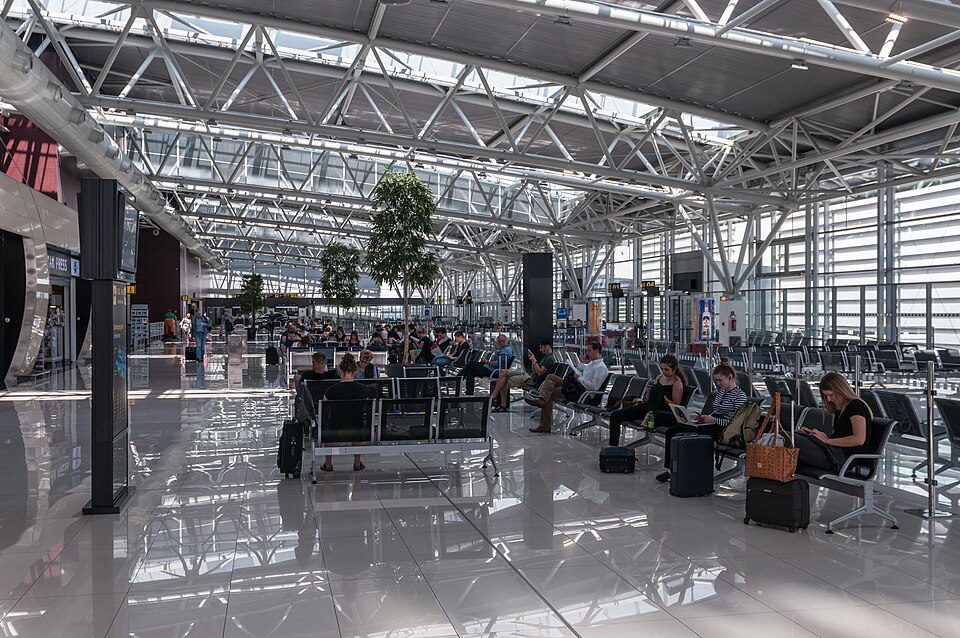 Fayl:17-06-01-Flughafen Bratislava RR71735.jpg