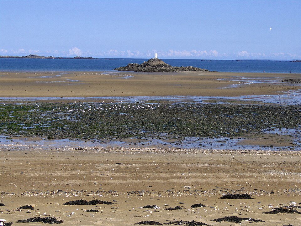 Fayl:Etables-sur-Mer - Plage du Moulin.jpg