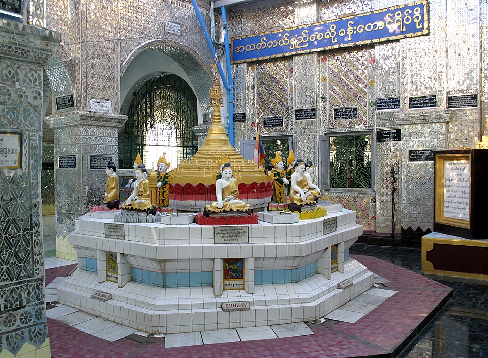 Fayl:Mandalay-Hill-30-gje.jpg