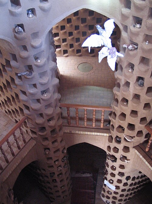 Fayl:Pigeonnier meybod.jpg