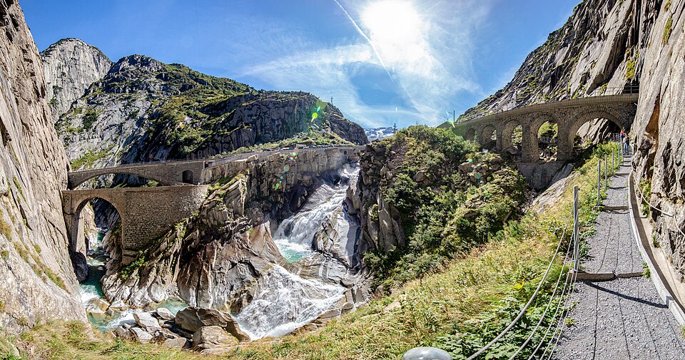 Fayl:Schöllenen Panorama.jpg