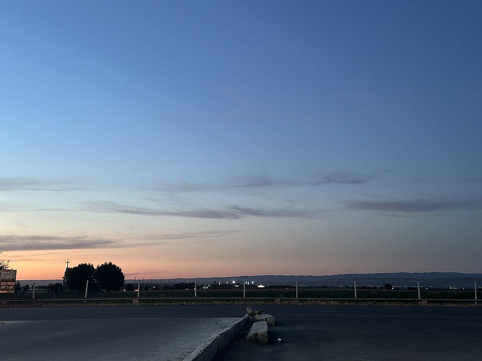 Fayl:Sunrise in Navoiy.jpg