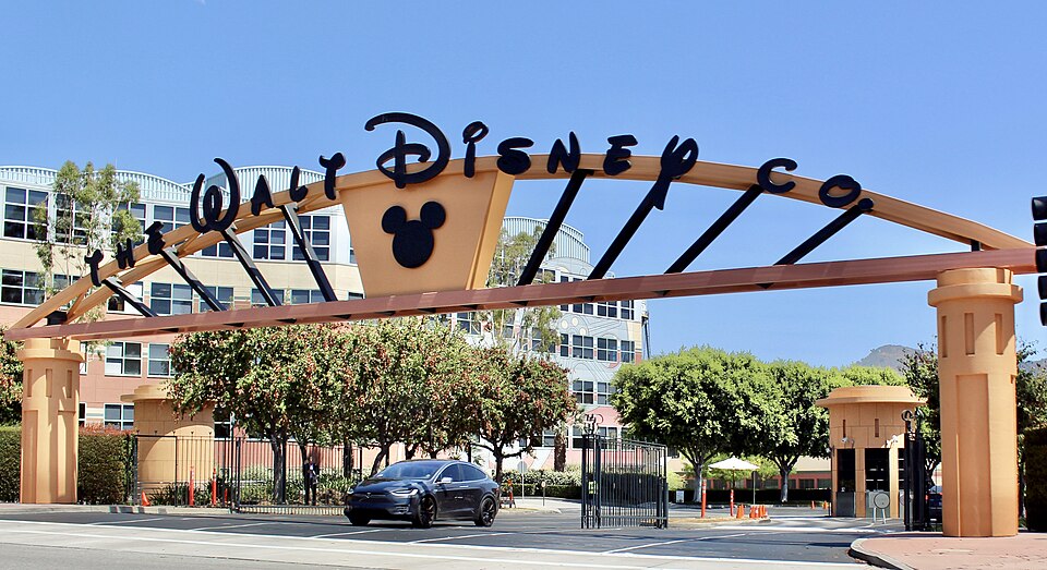 Fayl:Walt Disney Studios Alameda Entrance.jpg
