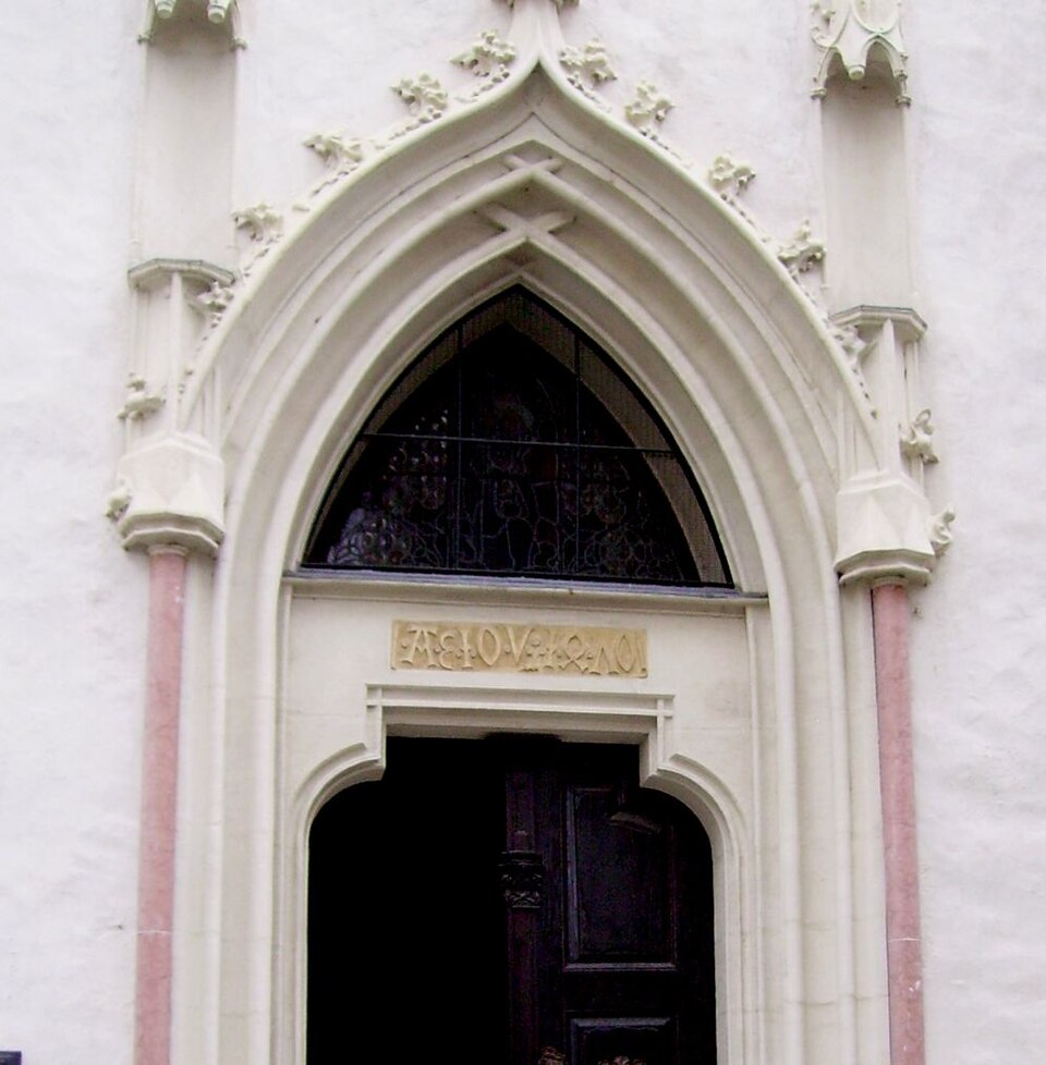 Fayl:AEIOU in Krems.JPG