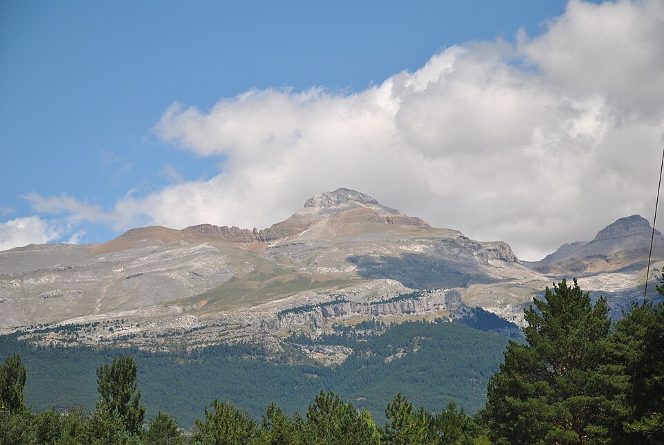 Fayl:Collarada desde Villanua.JPG