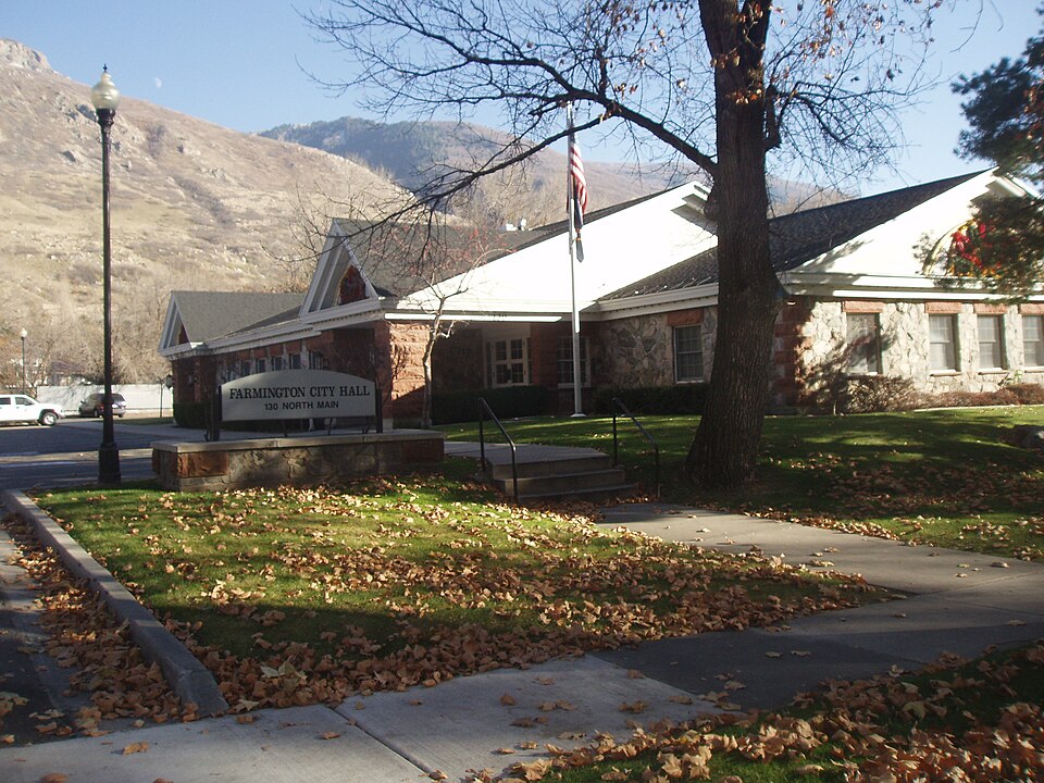 Fayl:Farmington Utah City Hall.jpeg