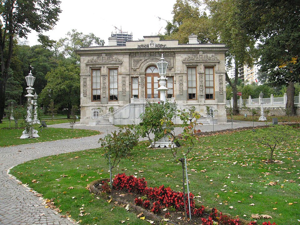 Fayl:Ihlamur Palace Court Pavilion 02.jpg