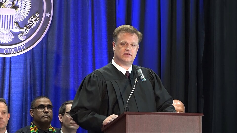 Fayl:Judge Ryan D. Nelson.jpg