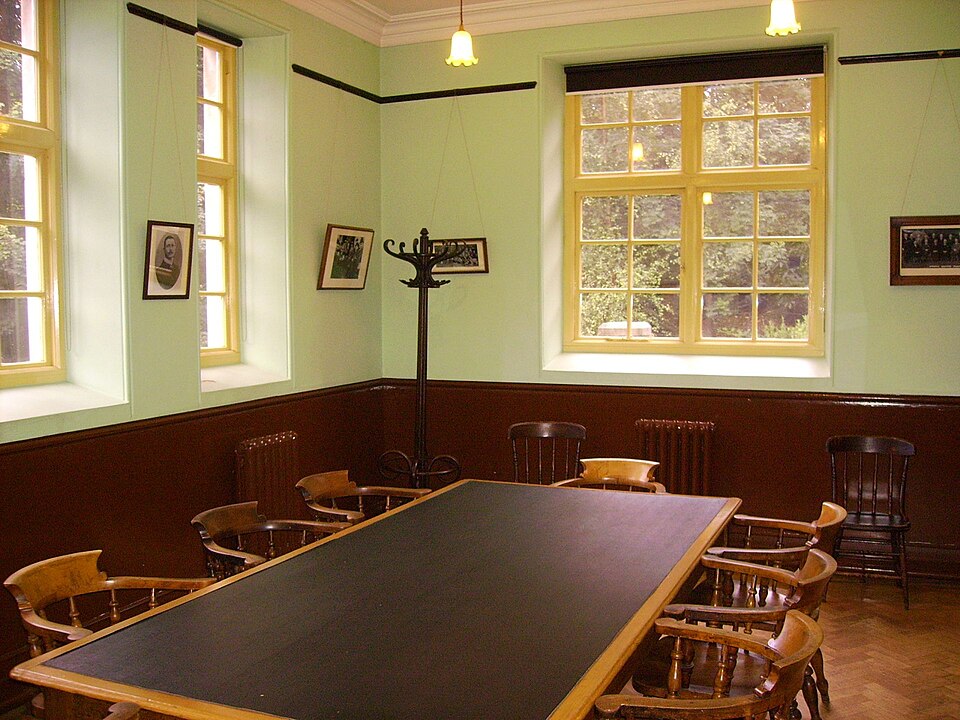 Fayl:Miners' Institute interior.JPG