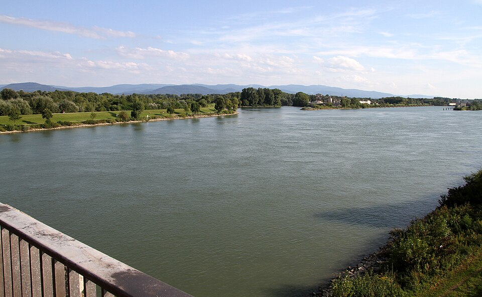 Fayl:Rheinbruecke Wintersdorf-Beinheim-40-Rhein-2010-gje.jpg