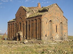 Ani sobori, XI asr boshlarida, oʻrta asrlardagi Armaniston poytaxti Anida (hozirgi Turkiya) tufdan qurilgan