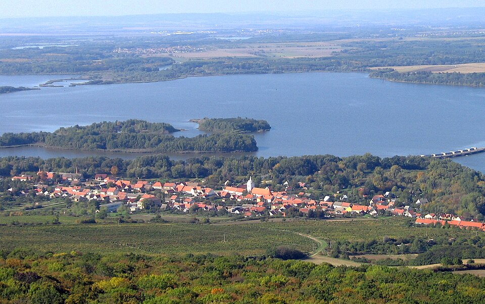 Fayl:Dolní Věstonice 2007.jpg