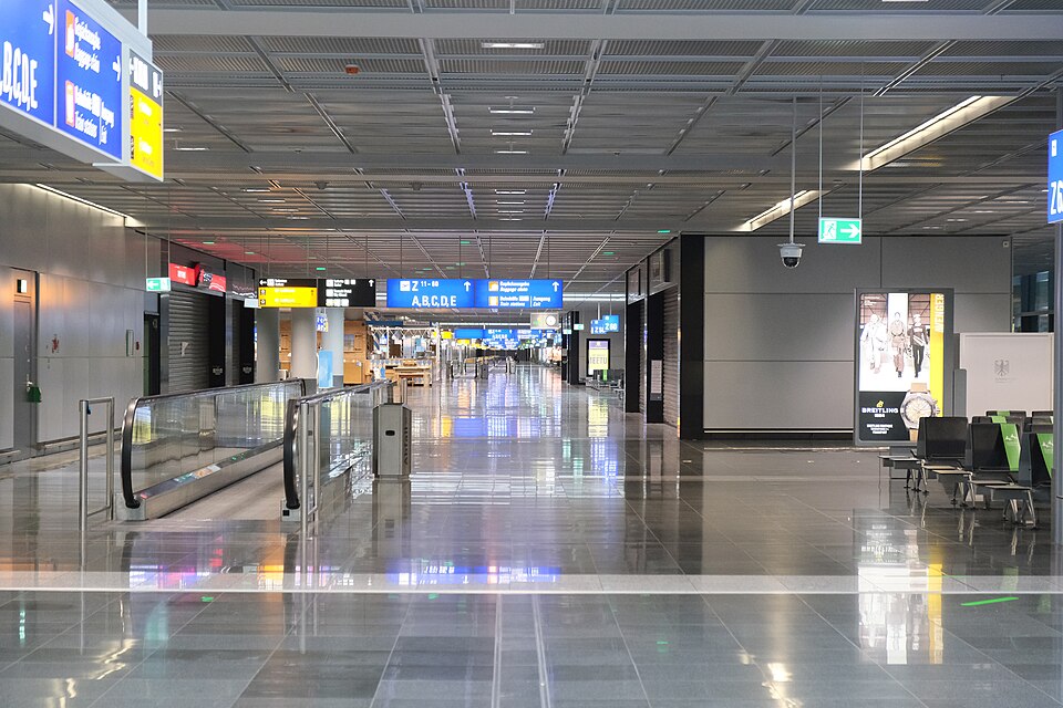 Fayl:Frankfurt Airport gates Z.jpg