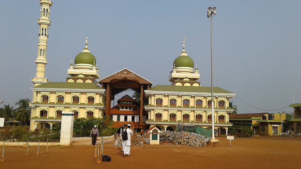 Fayl:Malik Deenar Mosque, Kasaragod 2018.jpg