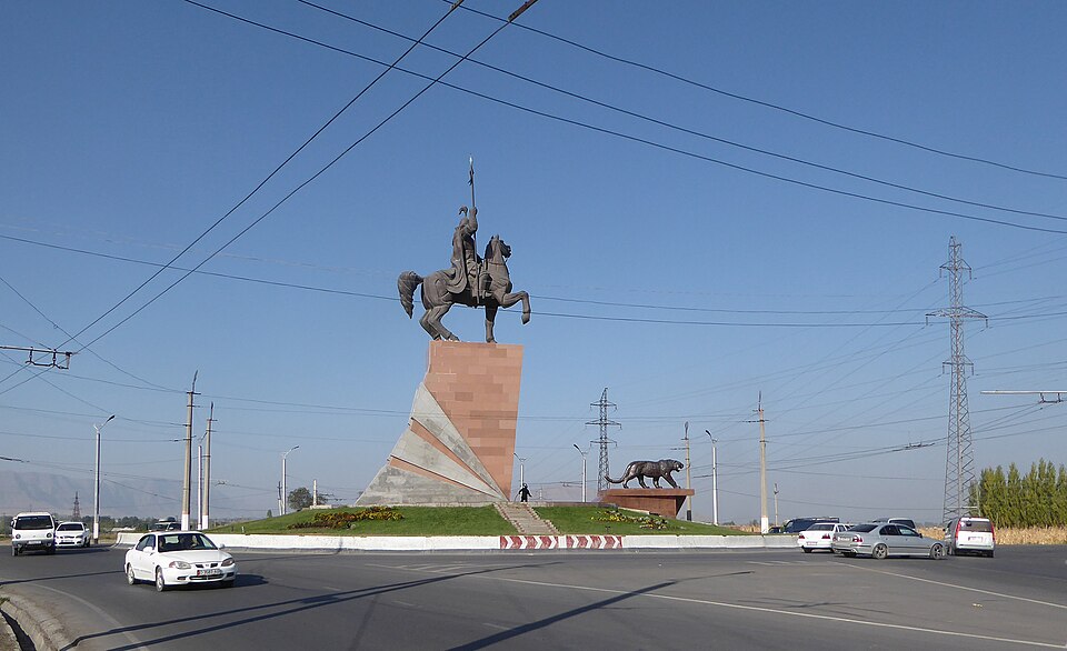 Fayl:Manas statue (1) (30507326965).jpg