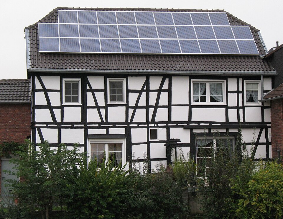Fayl:SolarFachwerkhaus.jpg