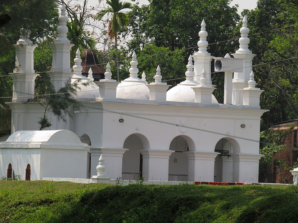 Fayl:A Mosque.jpeg