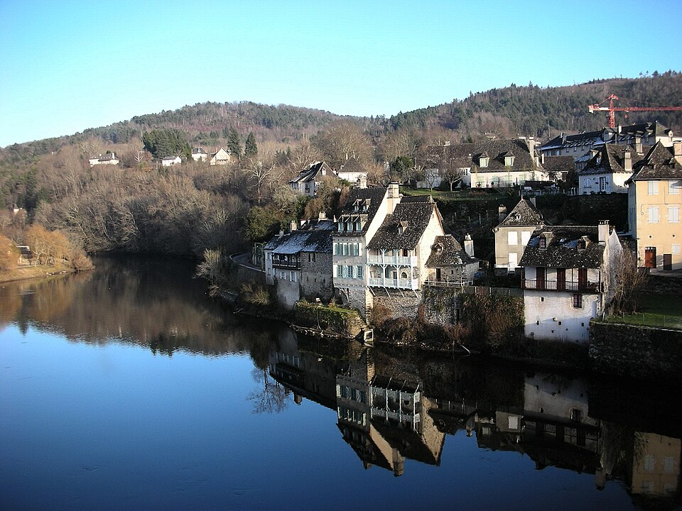 Fayl:Argentat quai.JPG