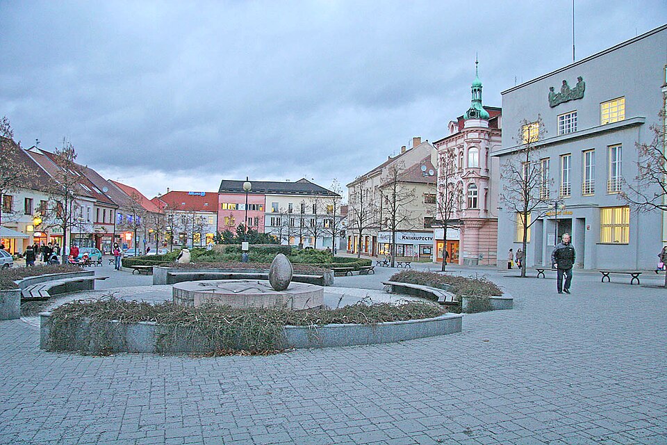 Fayl:Benešov náměstí3.jpg